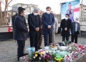 دیدار استاندار با خانواده‌ هنرمند طنزپرداز گیلانی در انزلی
