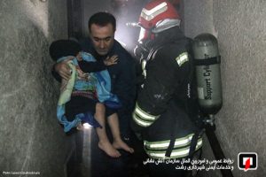 نجات ۲۵ شهروند درعملیات فوق سنگین آتش نشانان در مسکن مهر رشت / سه شهروند و یک آتش نشان به بیمارستان اعزام‌ شدند