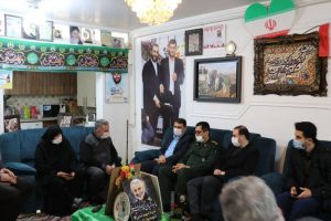 دیدار فرماندار رشت با خانواده شهدای مدافع حرم رشتی