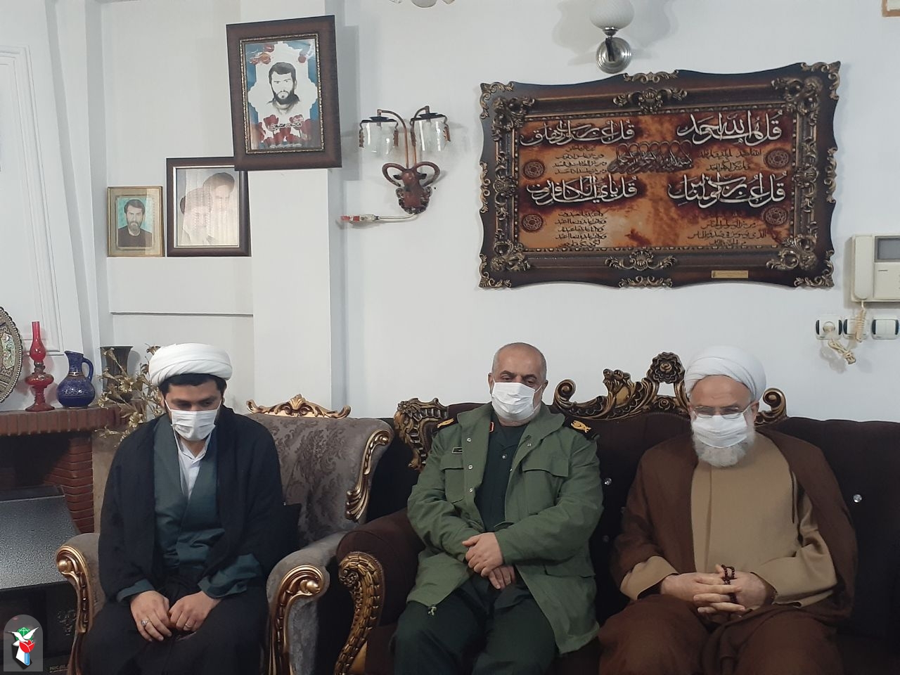 والدین شهدا سند افتخار این ملت هستند