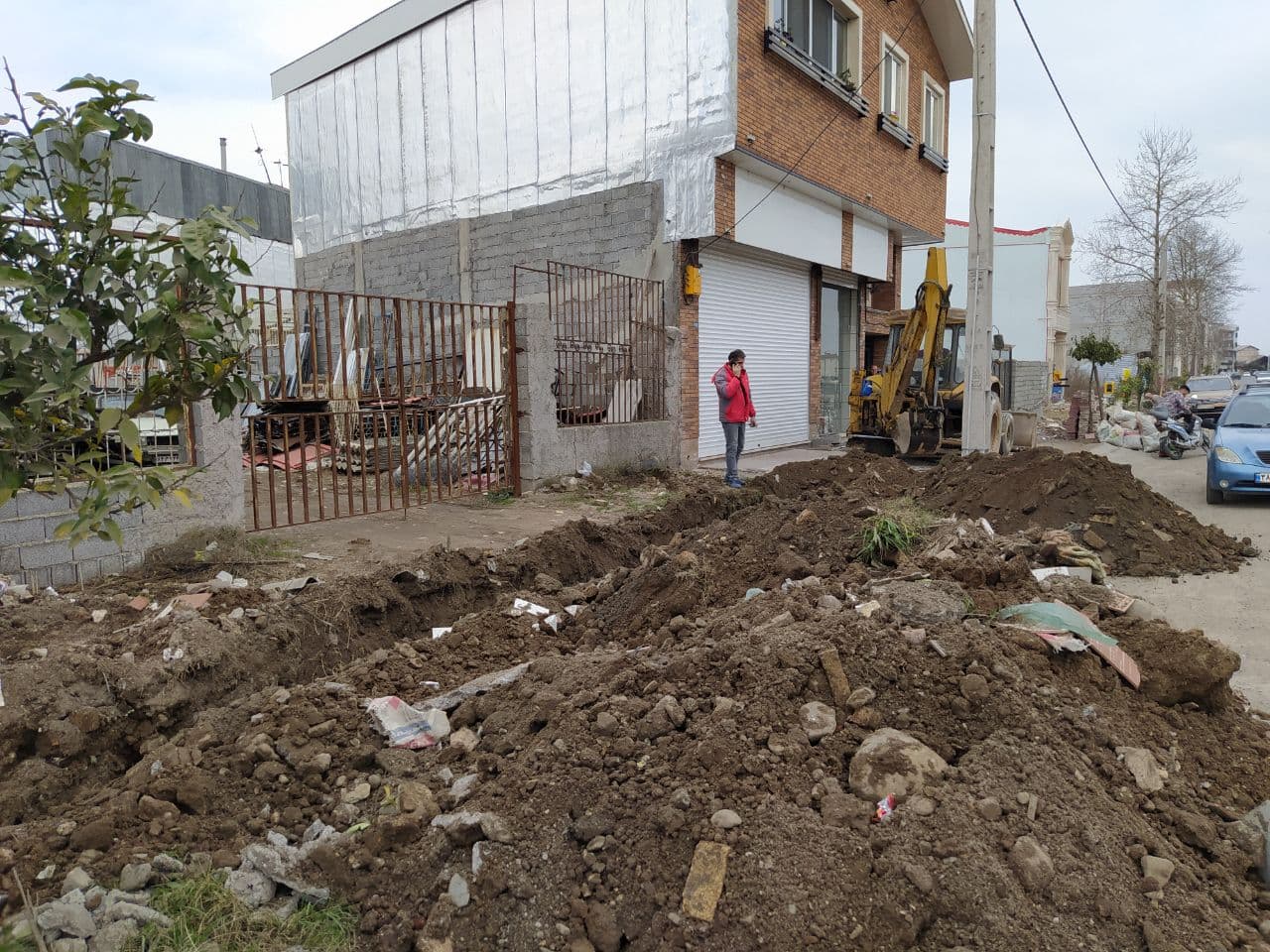 لوله گذاری جهت هدایت آبهای سطحی شهر لنگرود