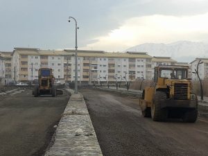 ادامه اجرای پروژه زیرسازی، تسطیح و رگلاژ، کوبیدگی و بیس ریزی خیابان های لنگرود