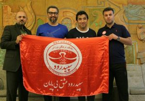 مهرداد میناوند بازیکن پیشین تیم ملی و مربی اسبق باشگاه سپیدرود به دلیل ابتلا به کرونا درگذشت.