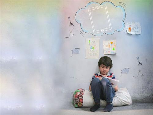 تهیه و توزیع تبلت برای دانش آموزان نیازمند تحت پوشش کمیته امداد استان در دست اجراست