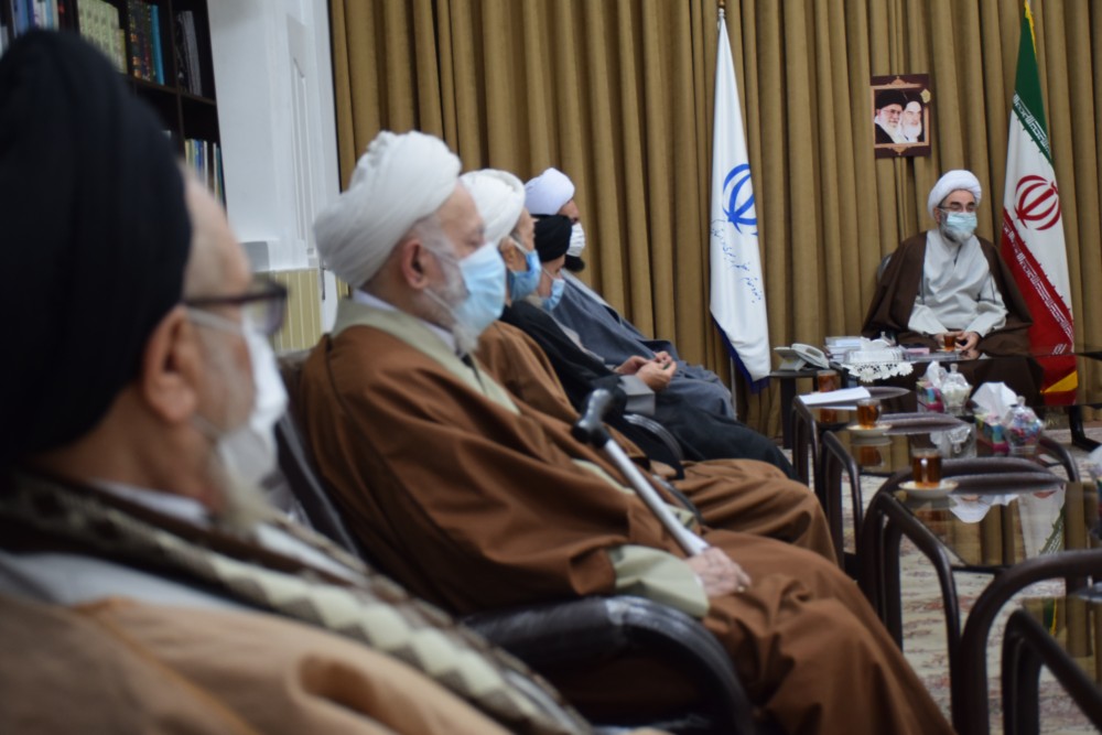 تبعیت مردم از شخصیت های دینی با عشق و دلدادگی است/ اگر مسئولان به جای کاغذبازی با هم تعامل داشته باشند مشکلات مردم بهتر حل می شود/ انسان الهی در مواجهه با مردم باید نرم خو و مداراگر باشد