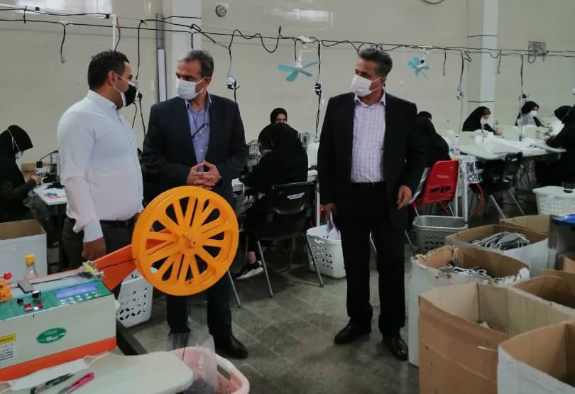 رئیس تامین اجتماعی بندرانزلی از شرکتهای لوتوس تجارت و پوشاک پرین بازدید نمود