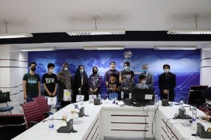 اهدای ۱۰ دستگاه گوشی تلفن هوشمند بین دانش آموزان مستعد استان