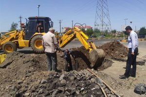 رفع انسداد شبکه آبرسانی مناطقی از شهرستان لاهیجان