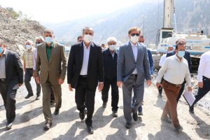 بازدید وزیر راه و شهرسازی و استاندار گیلان از روند تکمیل پروژه آزادراه و راه آهن