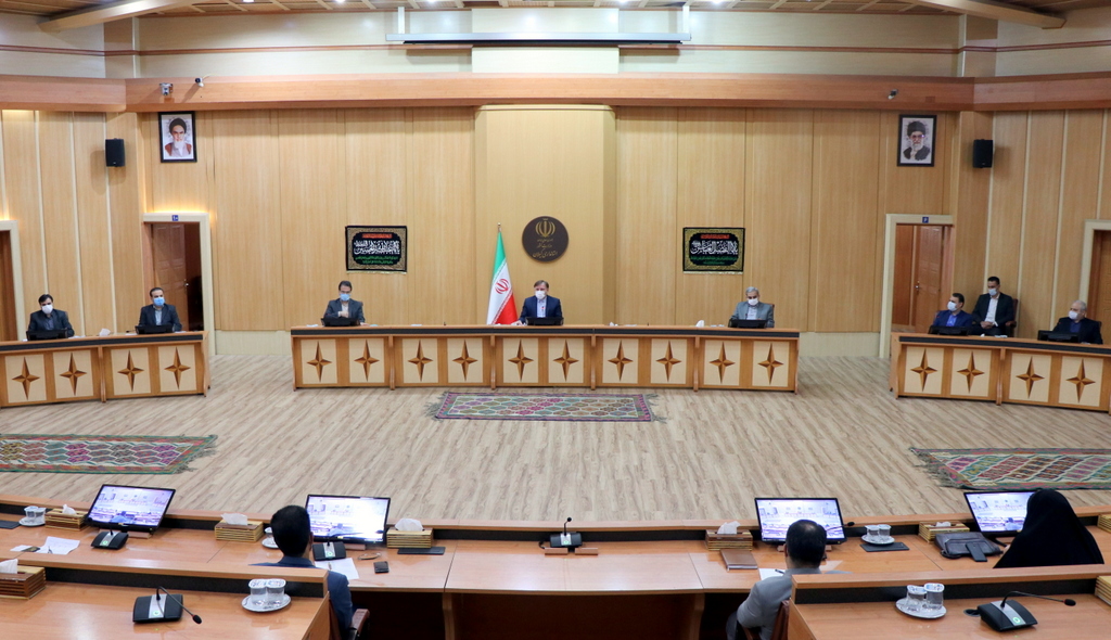 استمرار همراهی نهادهای مختلف برای ثبات قیمت‌ها و عرضه منظم کالا در بازار/ نظارت بر جلوگیری از فروش خارج از شبکه آرد، فعالانه‌تر باشد/ اقتصادی بودن فعالیت اصناف همراه با حفظ سلامت مردم، اولویت است