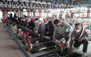 همزمان با هفته دفاع مقدس مزار شهدای رشت گلباران شد