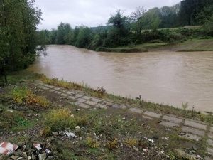 پرهیز از نزدیک شدن به حریم رودخانه ها و تاسیسات آبی استان