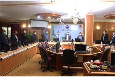 با نخبگان اقتصادی و مدیران توانمند در هولدینگ های اقتصادی بخش زیادی از مشکلات اشتغال کشور رفع می شود