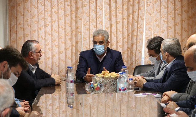 تأکید استاندار به مدیران اجرایی و بانکی گیلان برای بررسی میدانی مشکلات واحدهای تولیدی / حمایت تسهیلاتی از تولیدکنندگان موفق برای راهاندازی واحدهای راکد و غیرفعال