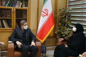 نشست سرپرست فرمانداری رشت با مدیر کل کتابخانه های عمومی: لزوم توسعه فضای کتابخانه ای با استفاده از ظرفیت خیرین در رشت