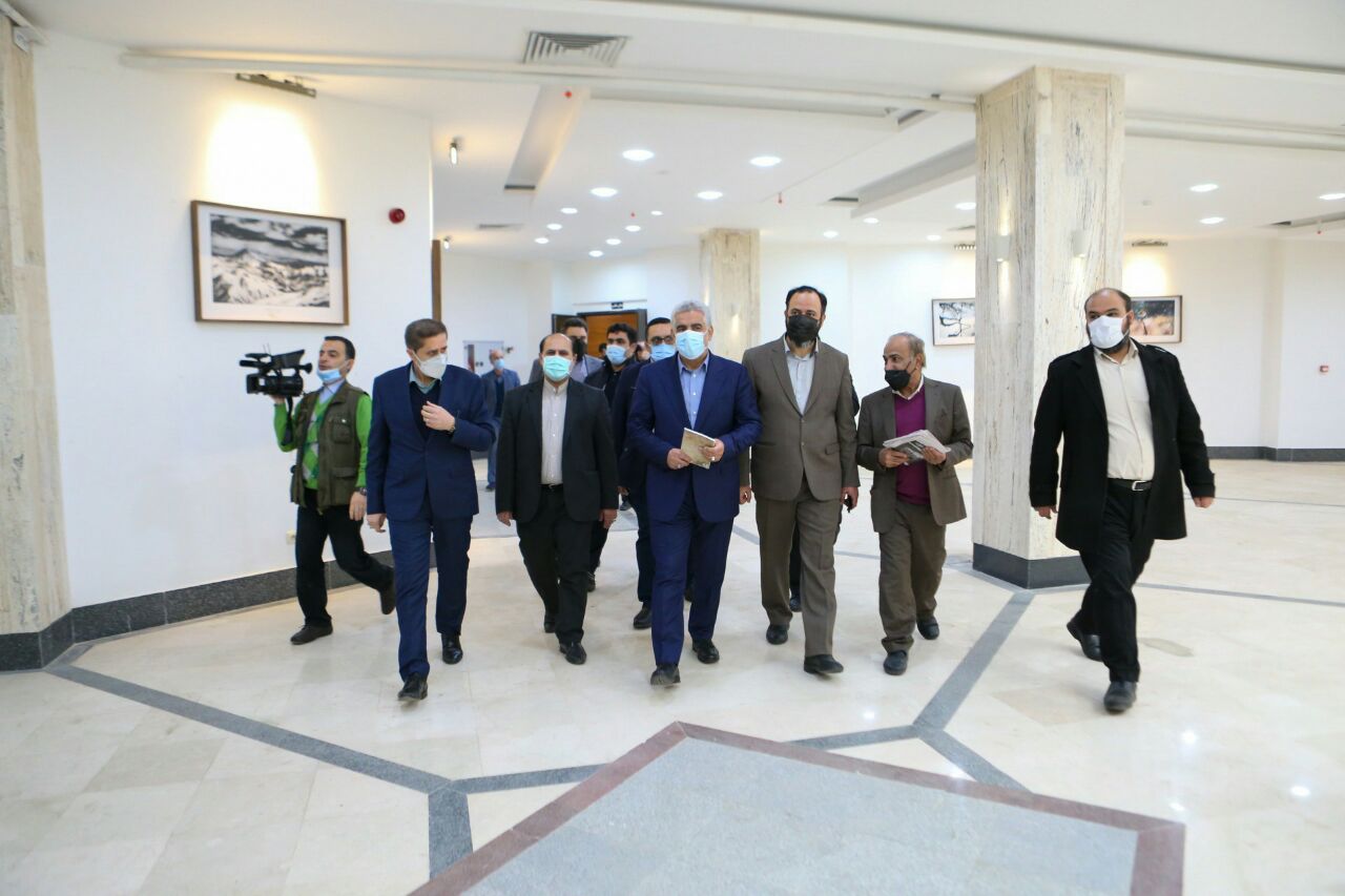 بازدید استاندار گیلان از تالار مرکزی رشت:  بهره برداری از این تالار، حق مسلم مردم گیلان، به‌ویژه اهالی فرهنگ و هنر است