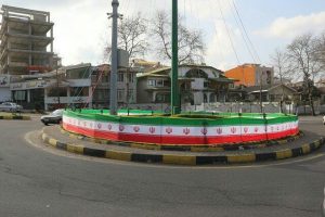 شهرداری لاهیجان با آذین بندی میادین و خیابانها به استقبال دهه فجر رفت