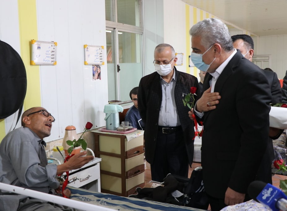 همزمان با میلاد امام علی (ع) و روز پدر انجام شد: بازدید استاندار گیلان از آسایشگاه سالمندان و معلولان رشت