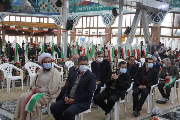 ادای احترام به مقام شامخ شهیدان در اولین روز دهه فجر