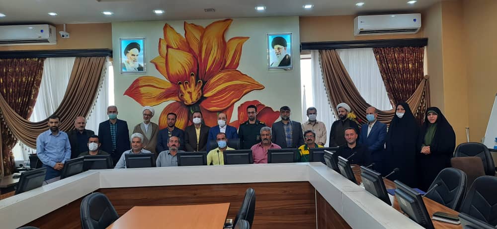 همزمان با روز کار و کارگر ، کارگران نمونه شهرداری لنگرود تقدیر شدند