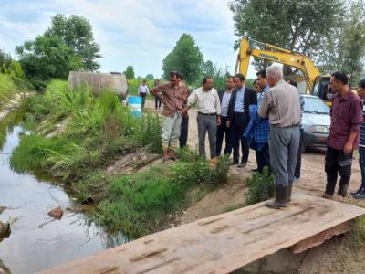 معاون هماهنگی امور عمرانی فرمانداری رشت در بازدید از اراضی شالیزاری بخش لشت نشاء، عنوان کرد: ضرورت در مدار بهرهبرداری بودن ایستگاه های پمپاژ در بحران کم آبی