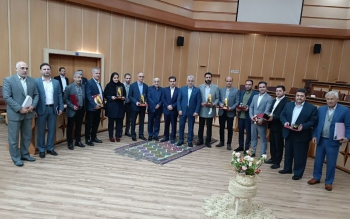 اهدا لوح و تندیس زرین به ۲۰ واحد صنعتی و معدنی گیلان در نشست فعالان اقتصادی