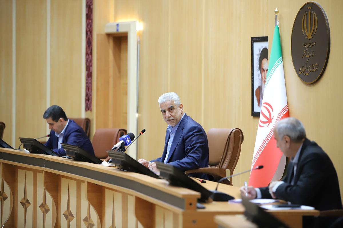استاندار گیلان در جلسه کارگروه تسهیل و رفع موانع تولید: بانکها برای اعطاء تسهیلات به متقاضیان تولید سلیقهای عمل نکنند