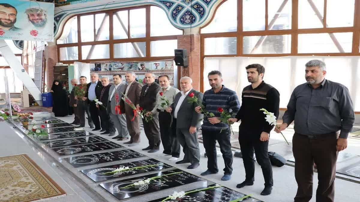 با حضور مدیر مخابرات منطقه گیلان رخ داد: غبارروبی گلزار شهدای رشت در هفته پدافند غیرعامل