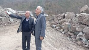 مدیر کل صمت گیلان در بازدید از معادن آستارا :  تامین مصالح خط آهن آستارا -رشت در اولویت است