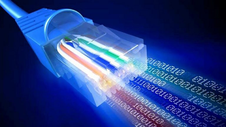 مدیر کل ارتباطات و امور بین‌الملل شرکت مخابرات ایران:     در ساختمان‌های پزشکان، نرم‌افزارهای ویژه نسخه‌نویسی به همراه بسته‌های پیش‌پرداخت داده می شود