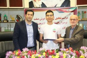 تجلیل مدیریت شهری لاهیجان از آرتا خوش صفت نوجوان نخبه لاهیجانی