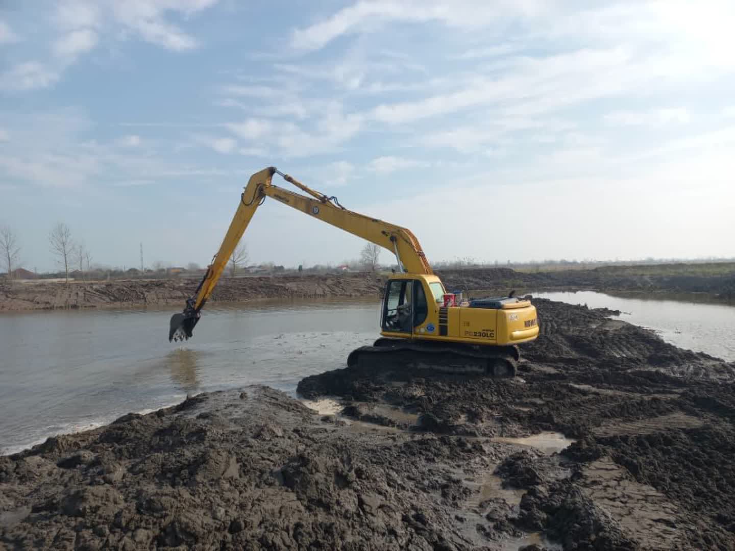 لایروبی بیش از بیست کیلومتر از مجاری آبی و چهل هکتار آب بندان در شهرستان آستانه اشرفیه انجام شد