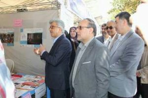 بازدید دکتر حسن کریمی کرنق از نمایشگاه سلامت در هفته سلامت