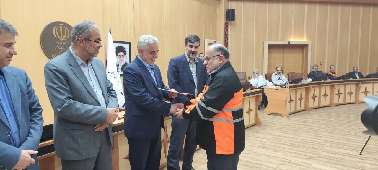 برگزاری دومین جلسه کمیسیون ایمنی راهها با حضور دکتر اکبری معاون راهداری سازمان راهداری و حمل و نقل جاده ای و استاندار گیلان