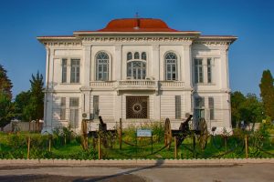 آغاز عملیات مرمت ساختمان کاخ موزه شهر بندرانزلی