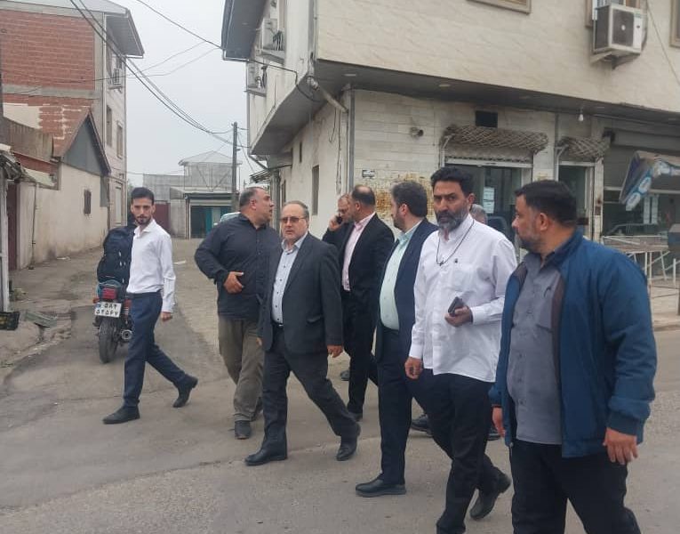 بازدید میدانی رئیس کمیسیون بهداشت محیط زیست و خدمات شهری شورای اسلامی شهر رشت با همراهی شهردار منطقه یک از محله فخب