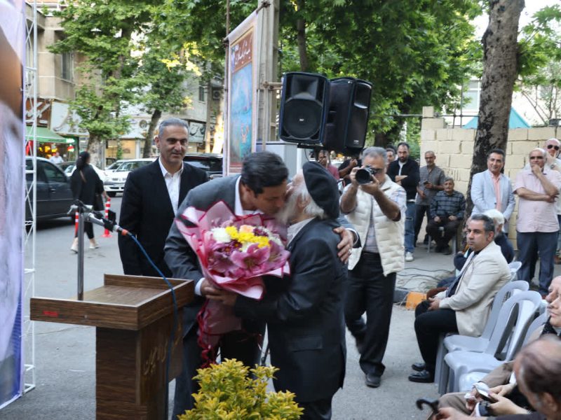 همزمان با روز لاهیجان سردیس استاد حسین محجوبی رونمایی شد